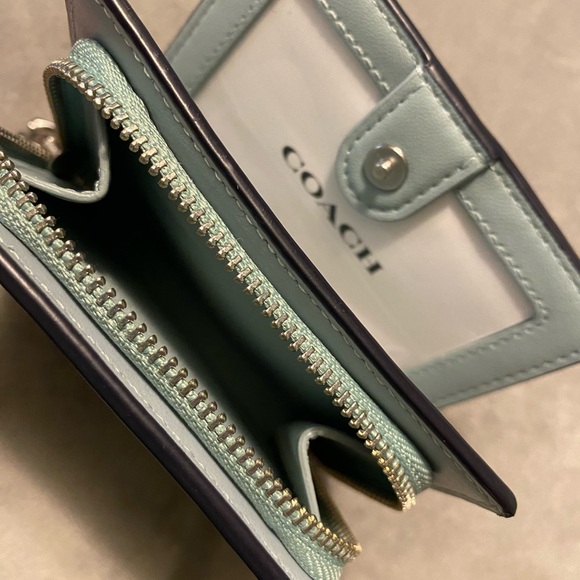 Coach Light Blue 🩵 Floral 🌼 Snap Wallet - Picture 2 of 9